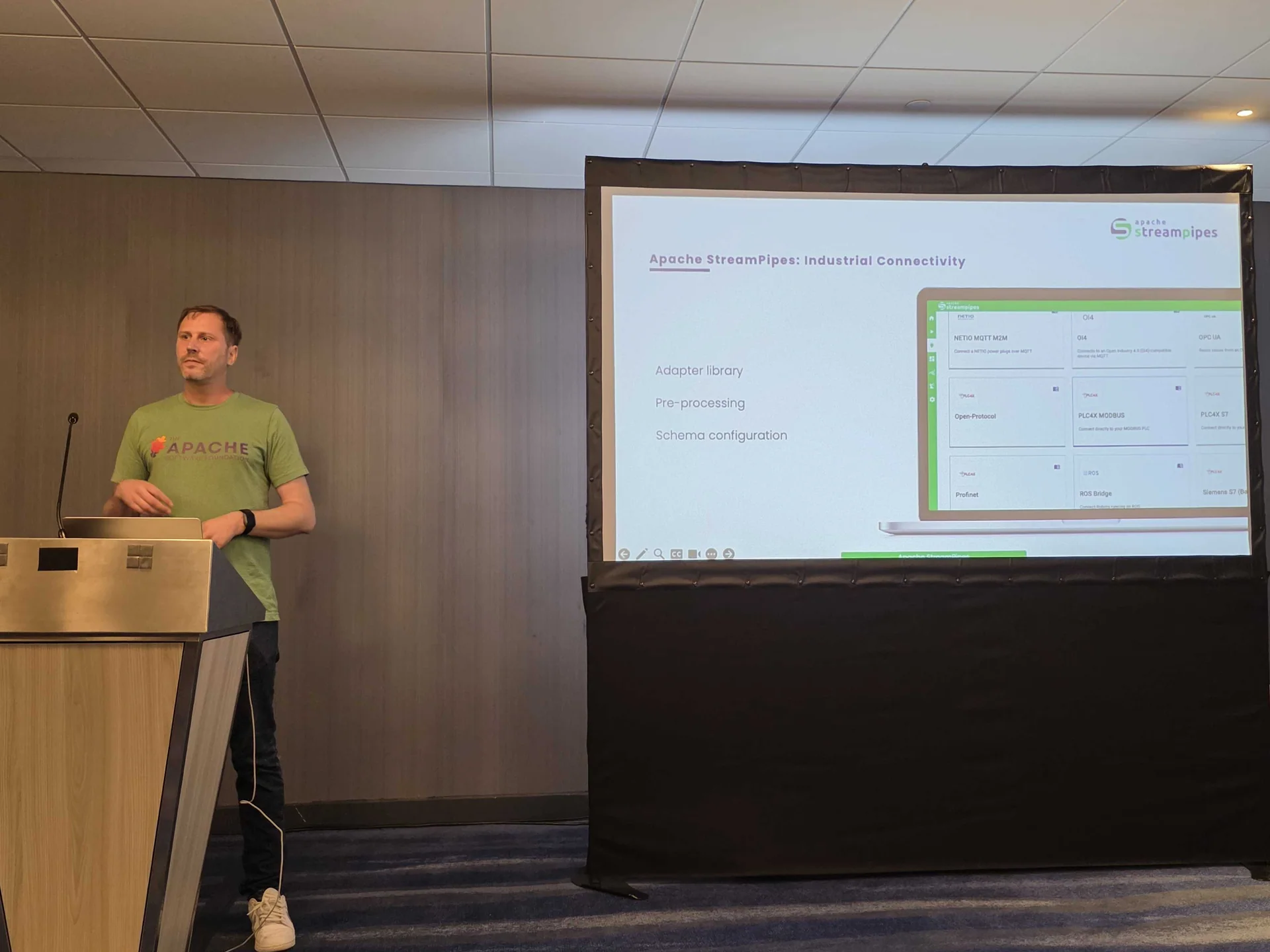 Presentation on Apache StreamPipes at Community Over Code